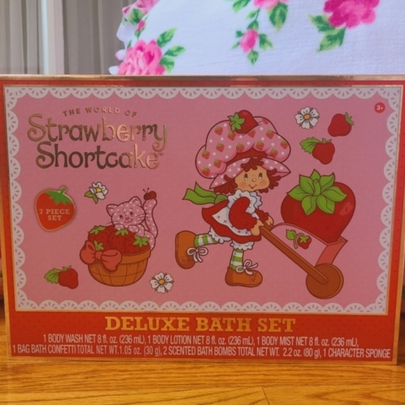 Strawberry Shortcake Other - Strawberry Shortcake Bath Set 🍓